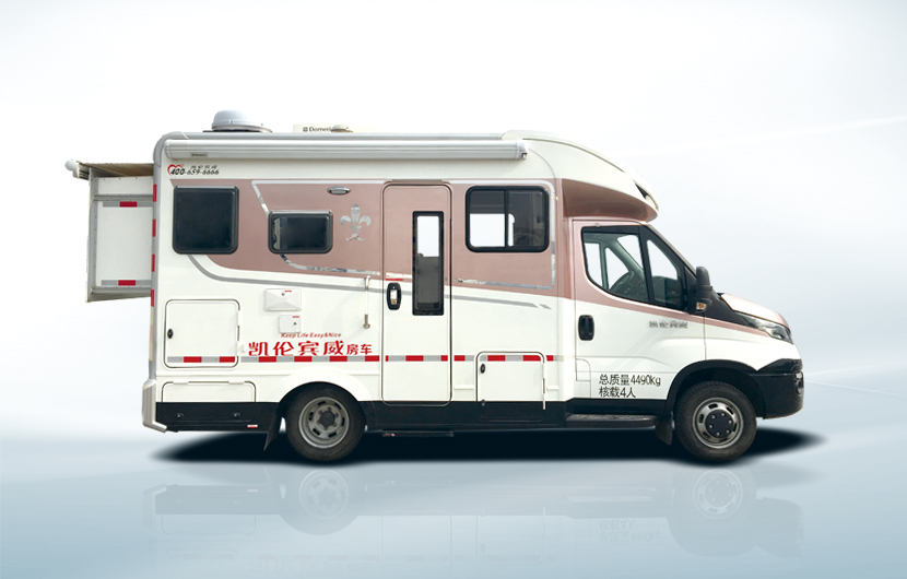 進(jìn)口依維柯小頂房車 三床六座可拓展空間與太陽能發(fā)電的完美融合